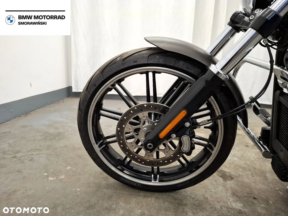 Harley-Davidson Softail Breakout - 12