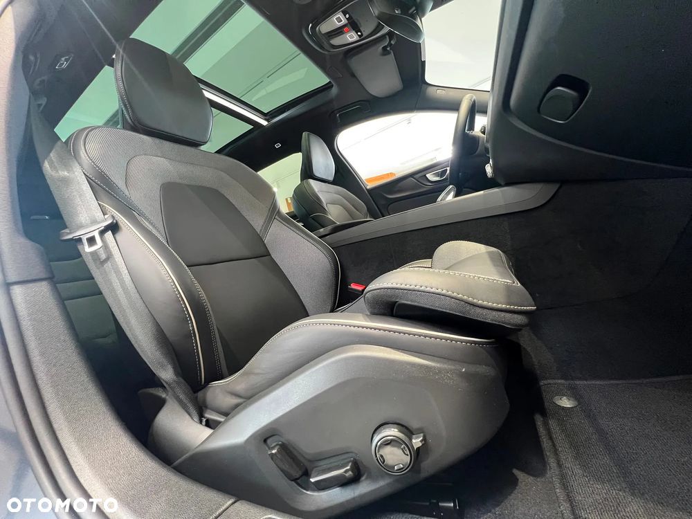 Volvo V60 B4 B Ultimate Dark - 25