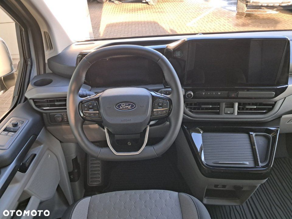 Ford Tourneo Custom - 17