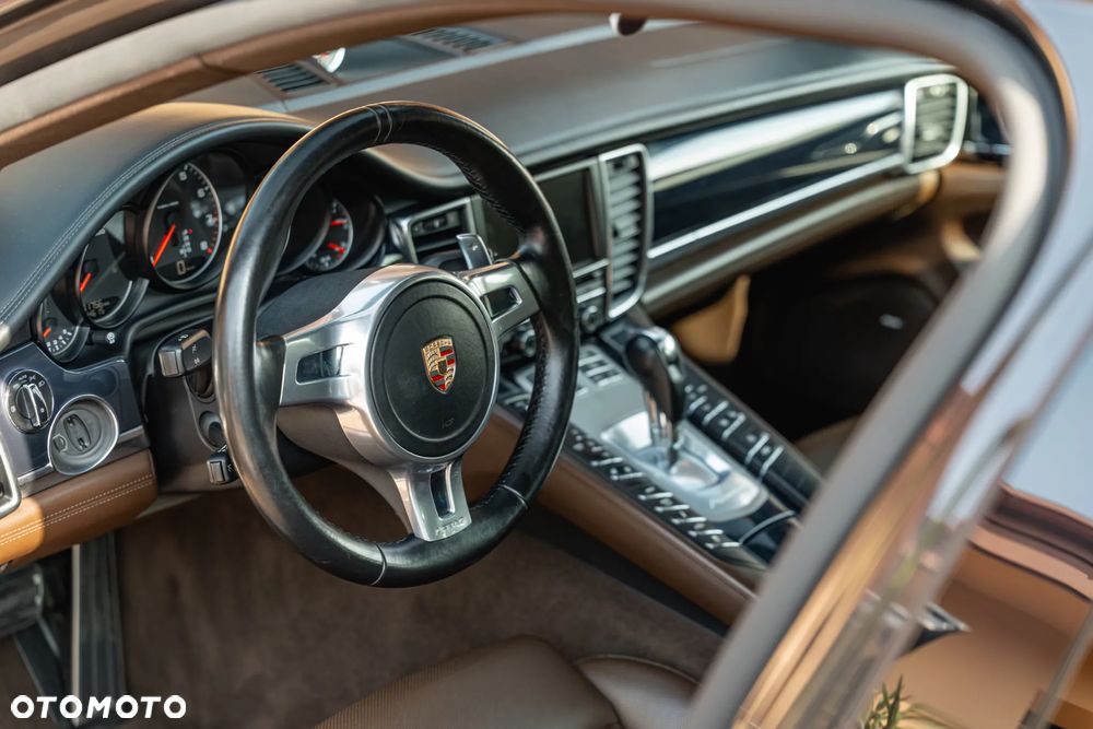Porsche Panamera 4 Edition - 13