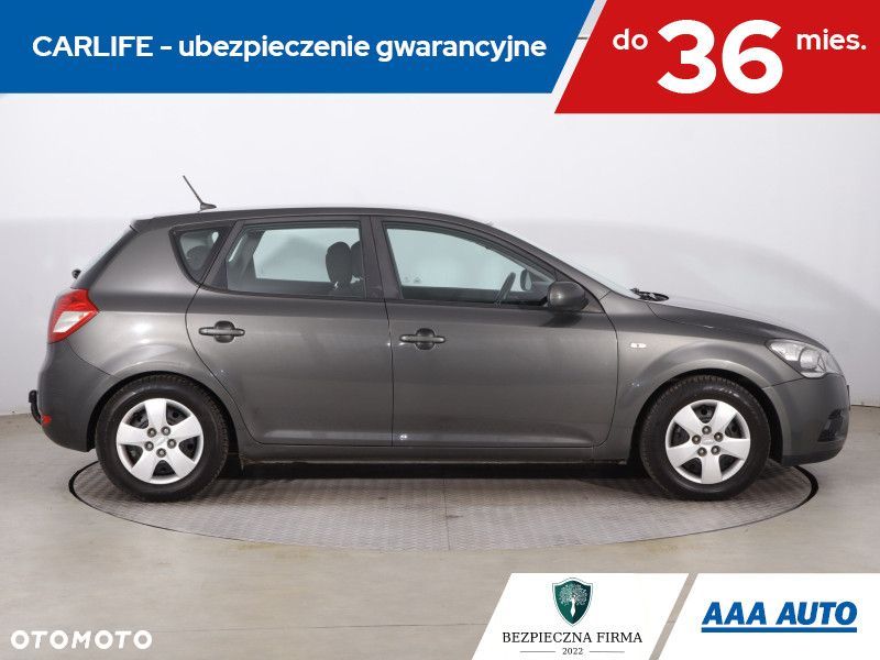 Kia Ceed - 8
