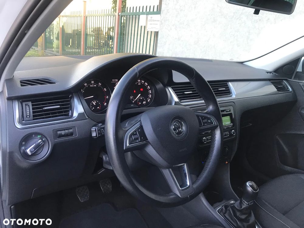 Skoda RAPID 1.2 TSI Edition - 30