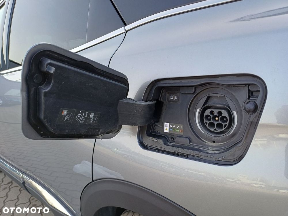 Peugeot 3008 1.6 PureTech HYbrid GT Line S&S EAT8 - 9