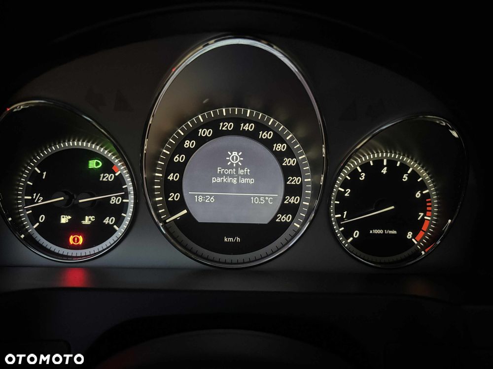 Mercedes-Benz Klasa C 200 CGI BlueEFFICIENCY Avantgarde - 4