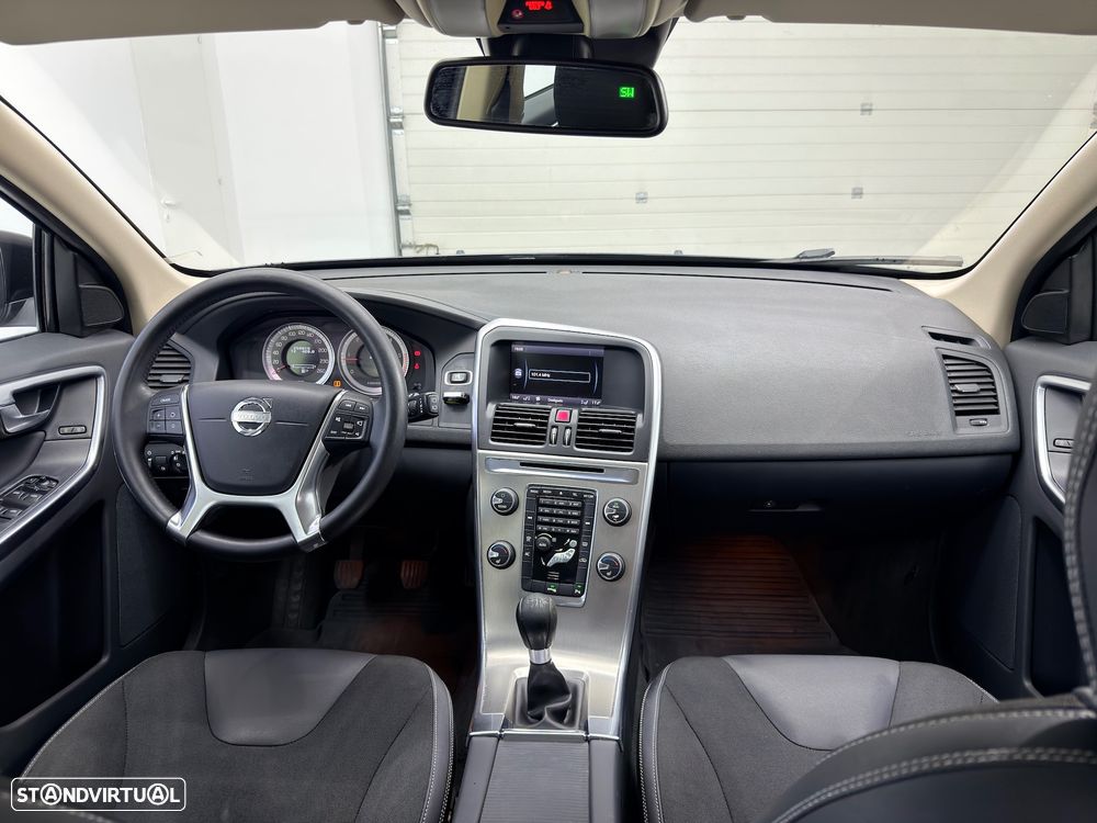 Volvo XC 60 2.0 D4 DRIVe Momentum - 22