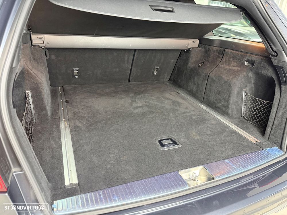 Mercedes-Benz E 300 Bluetec Hybrid Avantgarde - 22