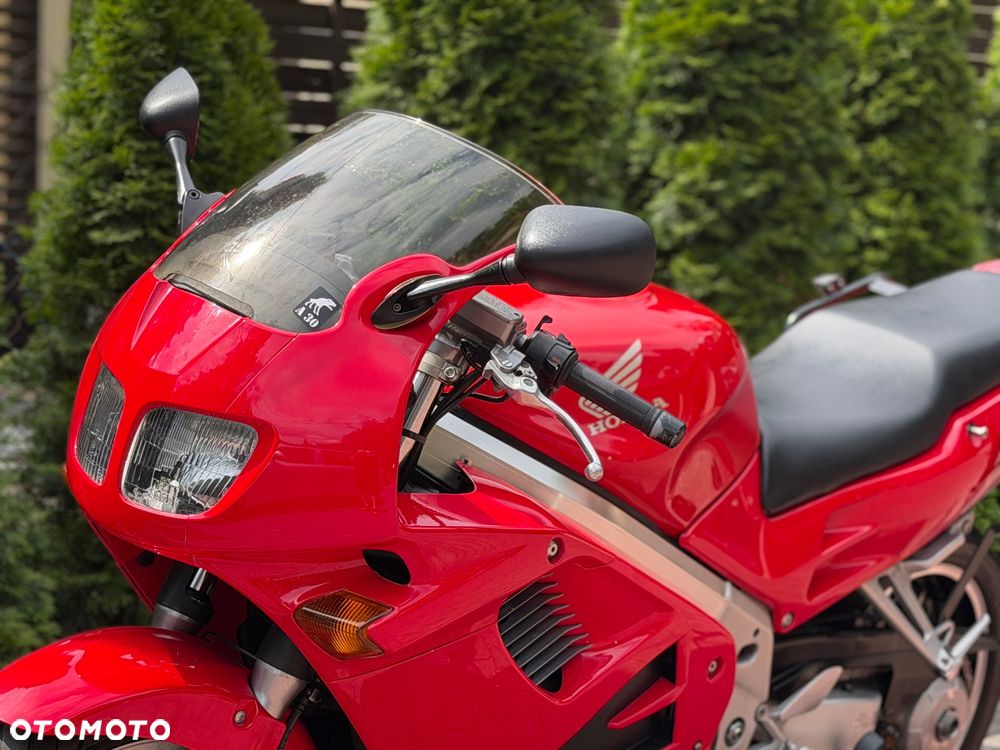 Honda VFR - 18