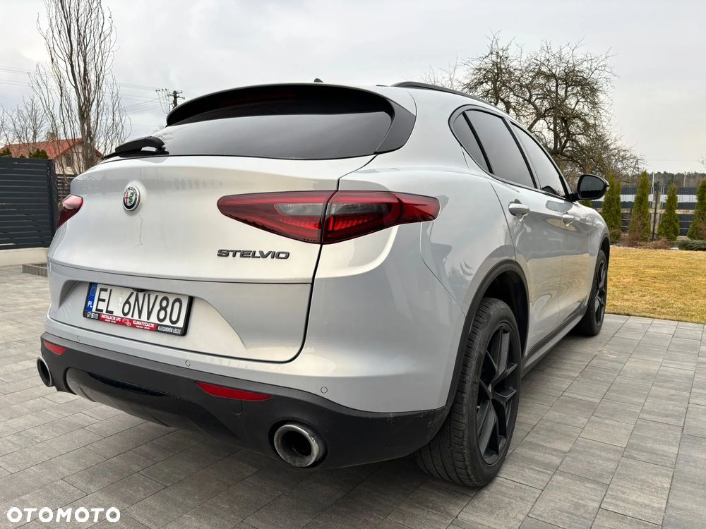 Alfa Romeo Stelvio - 5