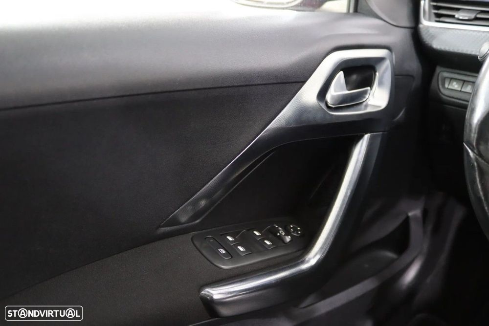 Peugeot 2008 1.2 PureTech Allure EAT6 - 11