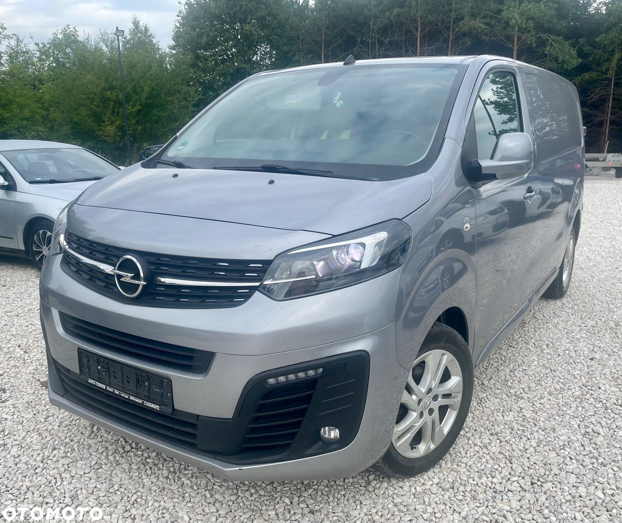Opel Vivaro - 1
