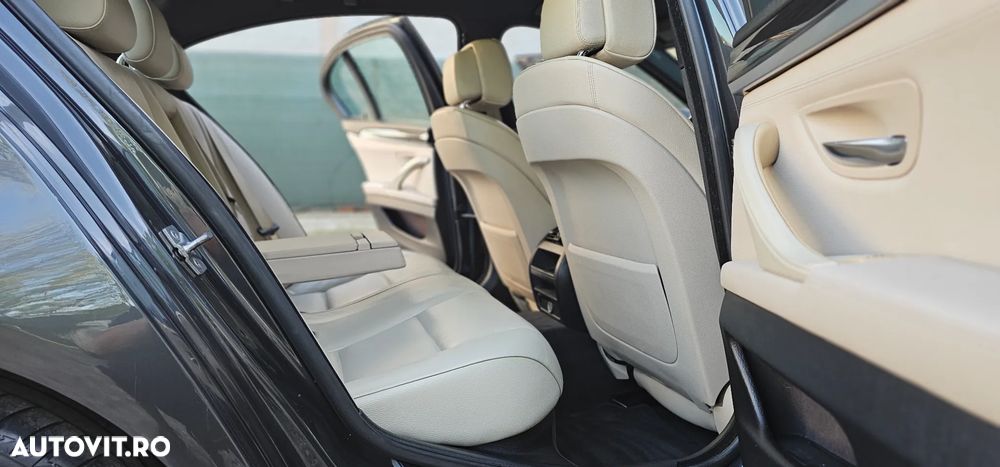 BMW Seria 5 520d Sport-Aut. - 13
