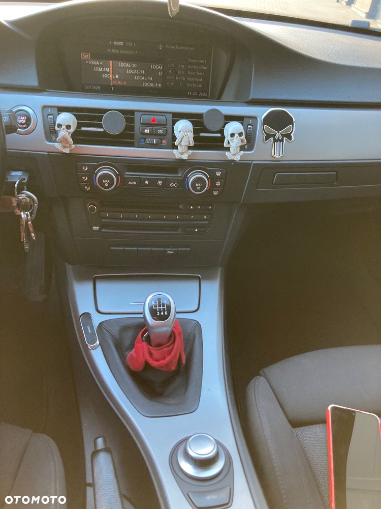 BMW Seria 3 320d DPF Touring - 10