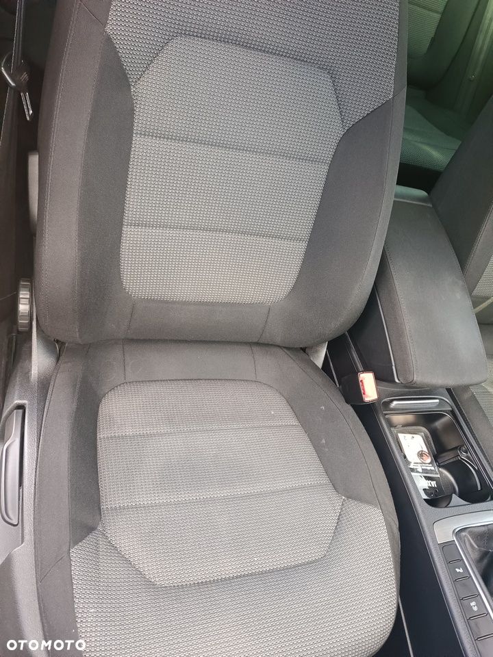 Volkswagen Passat 1.6 TDI BlueMotion Technology Comfortline - 12