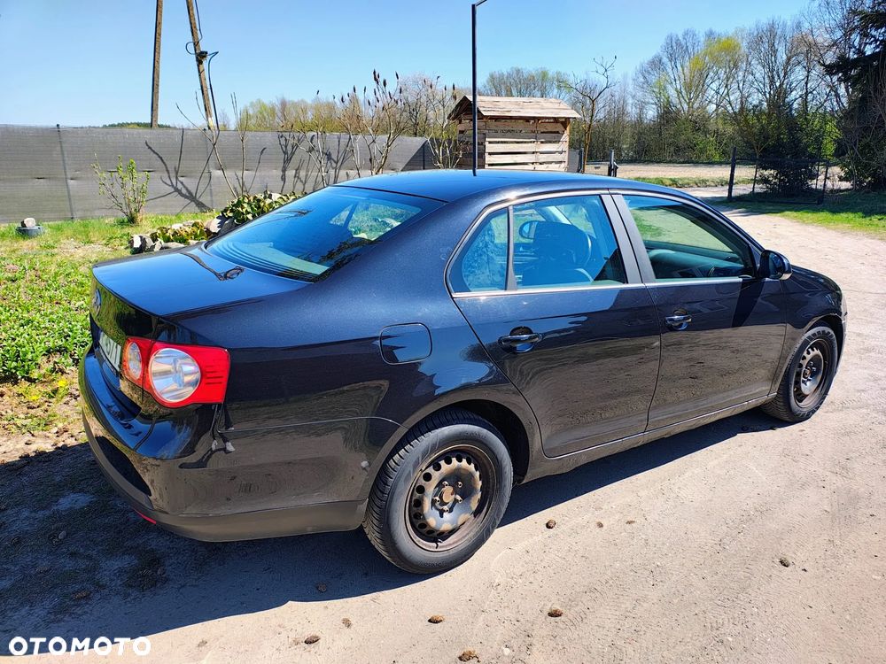 Volkswagen Jetta 1.6 Trendline - 9