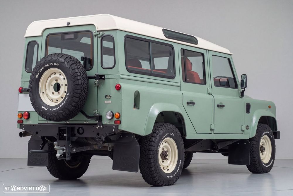 Land Rover Defender - 2