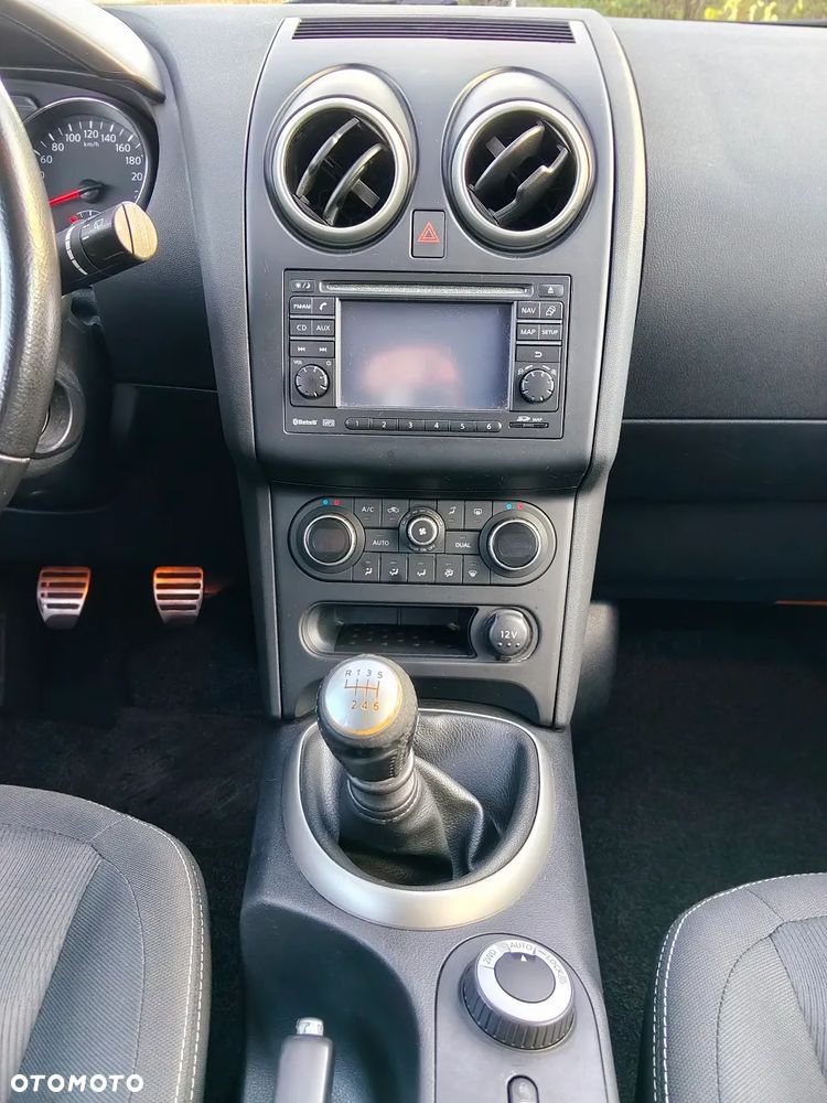 Nissan Qashqai 2.0 dCi 4 x 4 DPF tekna - 16