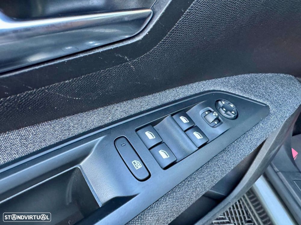 Peugeot 5008 1.5 BlueHDi Allure EAT8 - 17