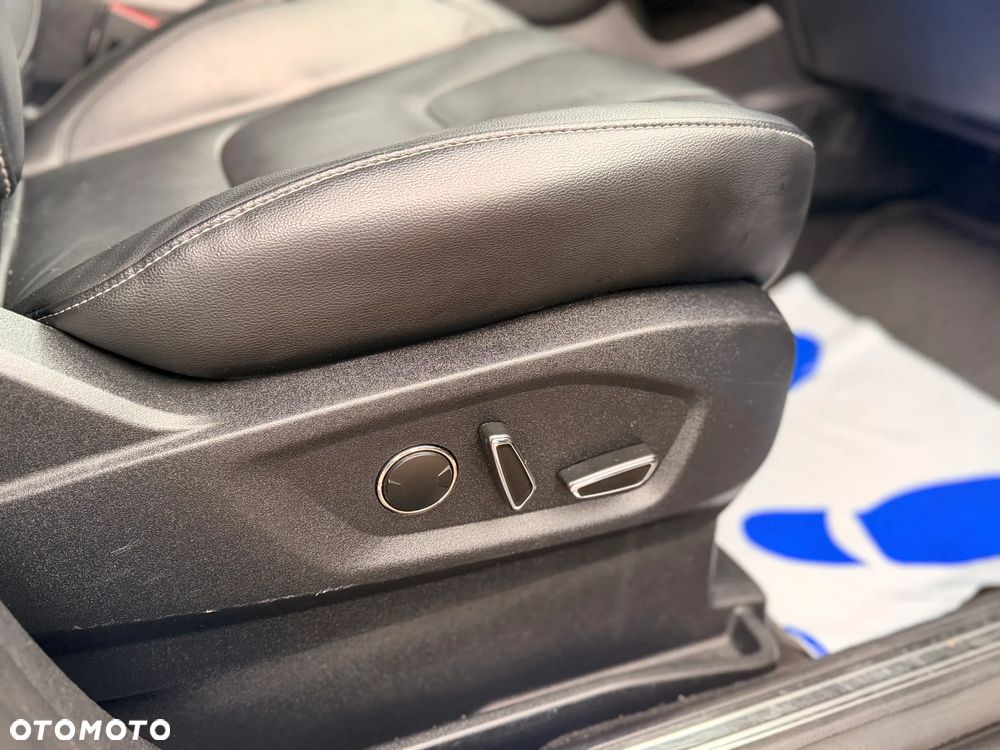 Ford S-Max 2.0 TDCi 4WD Titanium PowerShift - 38