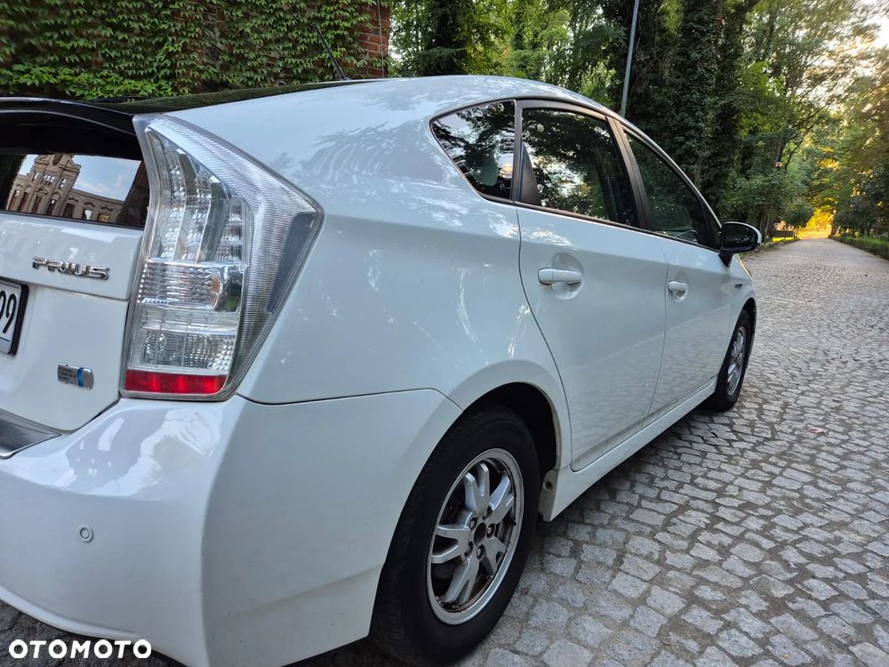 Toyota Prius (Hybrid) Sol - 12
