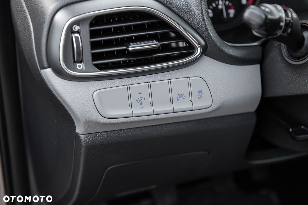 Hyundai i30 1.4 T-GDI Premiere Luxury - 17