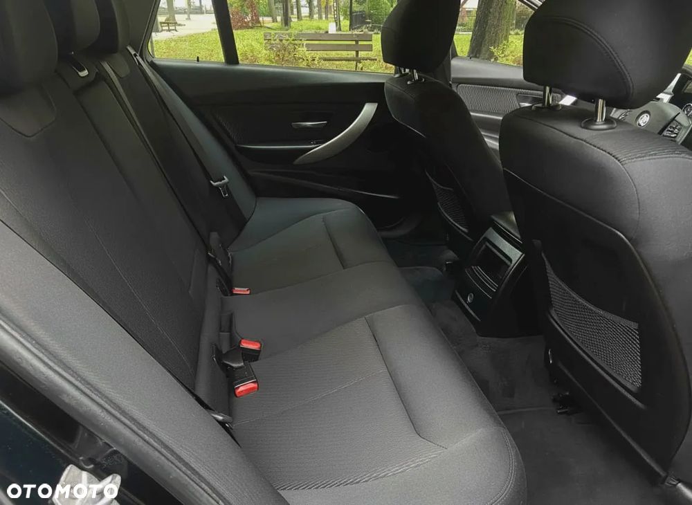 BMW Seria 3 318d Touring Advantage - 18