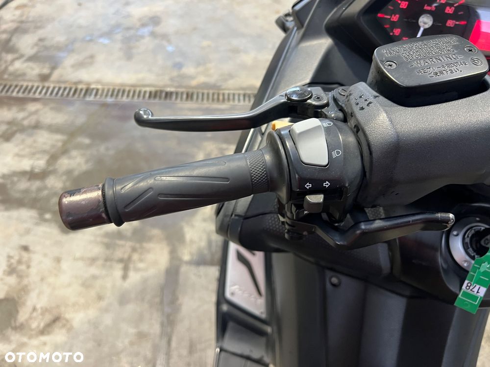 Yamaha Tmax - 17