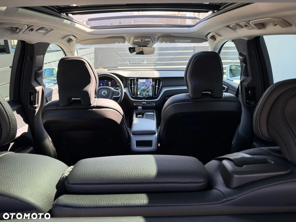 Volvo XC 60 T6 AWD Plug-in Hybrid Plus Bright - 27
