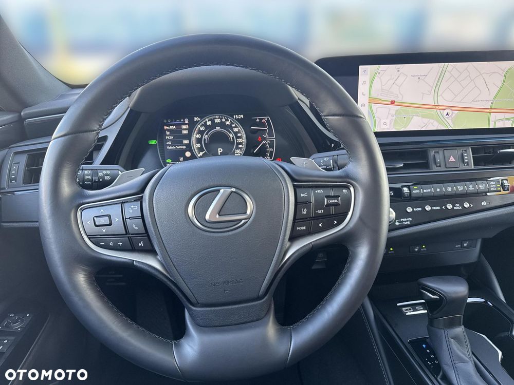 Lexus ES 300h Business Edition - 16