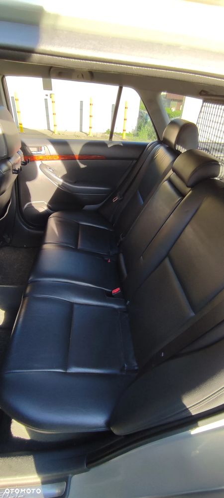 Toyota Avensis 2.0 VVT-i High - 16