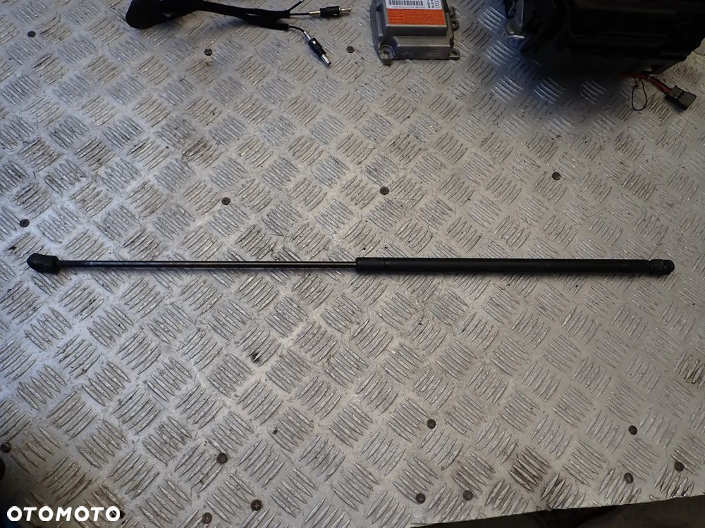 AUDI A6 C5 CZĘŚCI (1)- 4A0857833D, 8E0/1J0864203 B/C/D, 4B9827507M, 4B0823509,4B9827085D, 4B1880204G, DZWIGNIA HAMULCA RĘCZNEGO, 4B9827552M, 4B0823359C, LINKA MASKI, 8L0035501E, 4B0959655P, 8E0909559H, (E8) 67R-016205, 4B0962258N, 8D0422373C, 4B0955453A,  RADIO +PANEL - 18