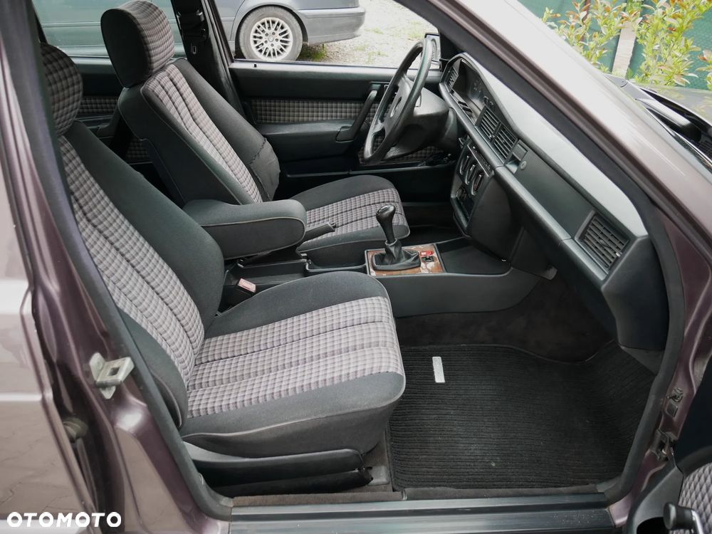 Mercedes-Benz W201 (190) - 23
