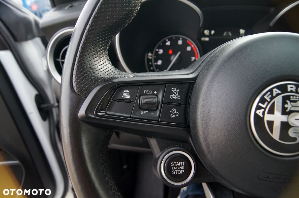 Alfa Romeo Stelvio 2.0 Turbo 16V AT8-Q4 Ti - 34