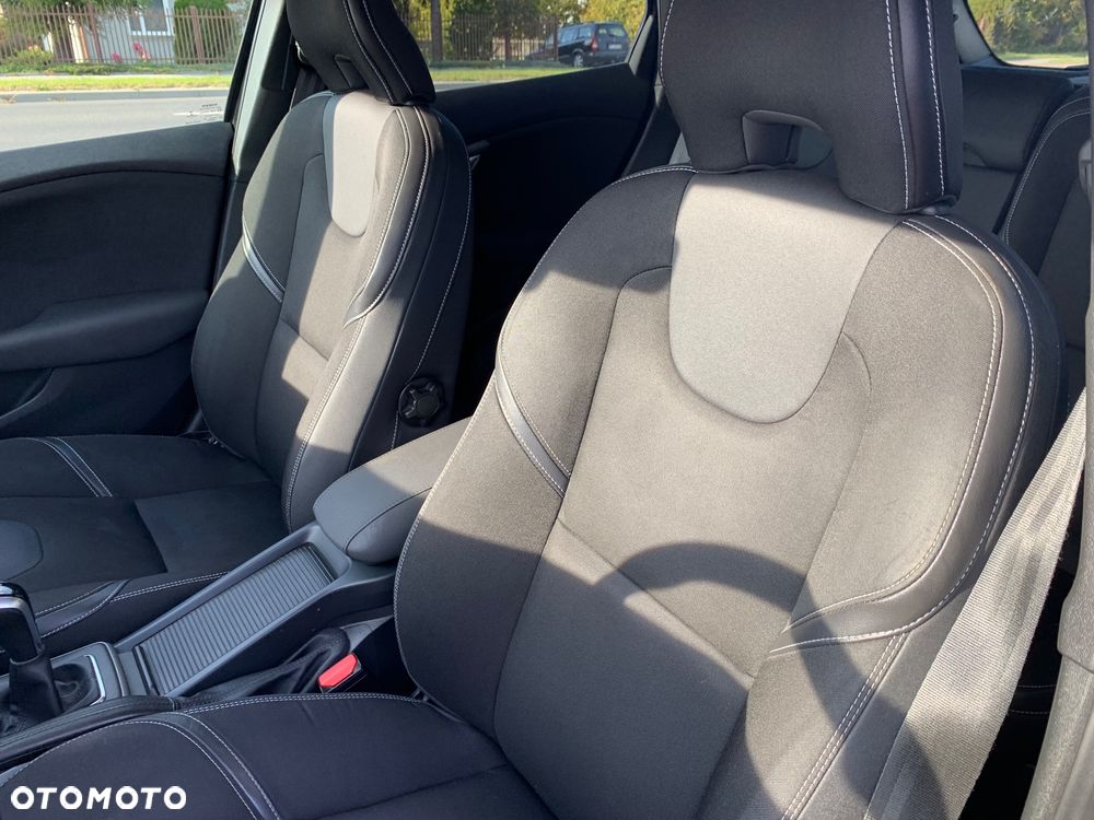 Volvo V40 T2 Momentum - 20