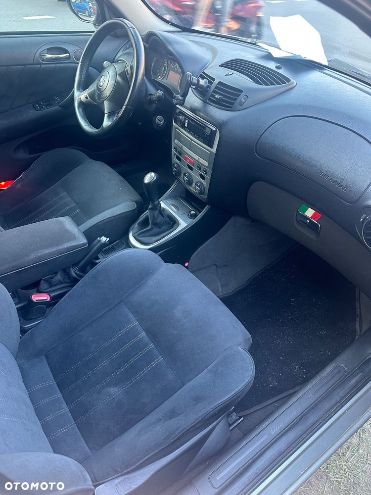 Alfa Romeo 147 1.6 Twin Spark Distinctive - 11