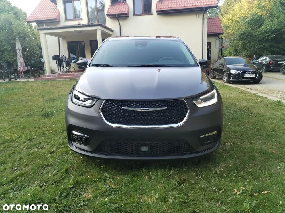 Chrysler Pacifica - 1