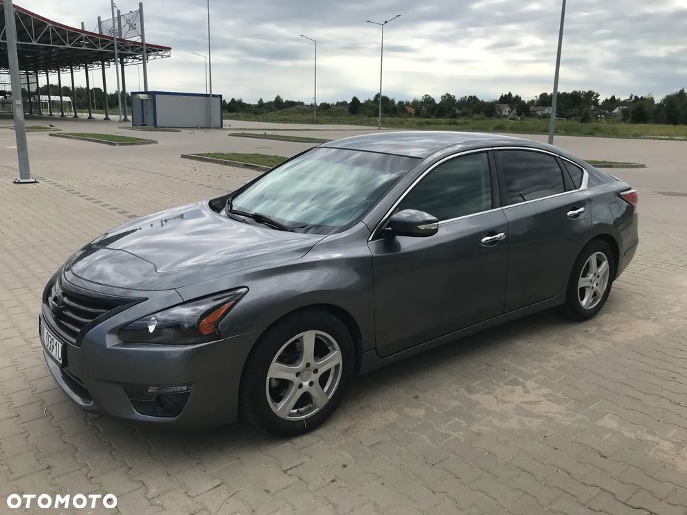 Nissan Altima - 1