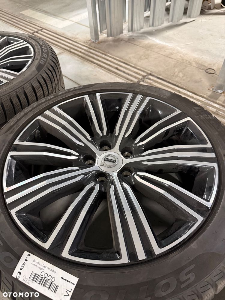 4x Oryginalna felgę Volvo z oponą Pirelli Winter Sottozero 3 235/45 R1 - 7