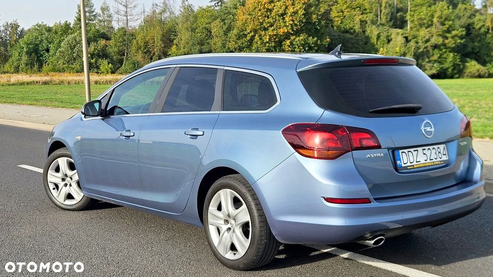 Opel Astra 2010 photo 4