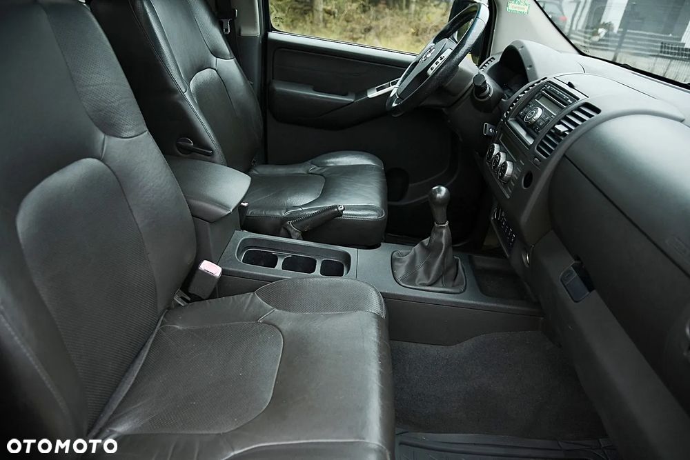 Nissan Navara 2.5 D Platinum - 16