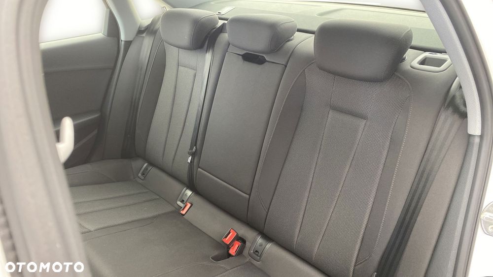 Audi A4 Limousine 35 TFSI mHEV S tronic - 12