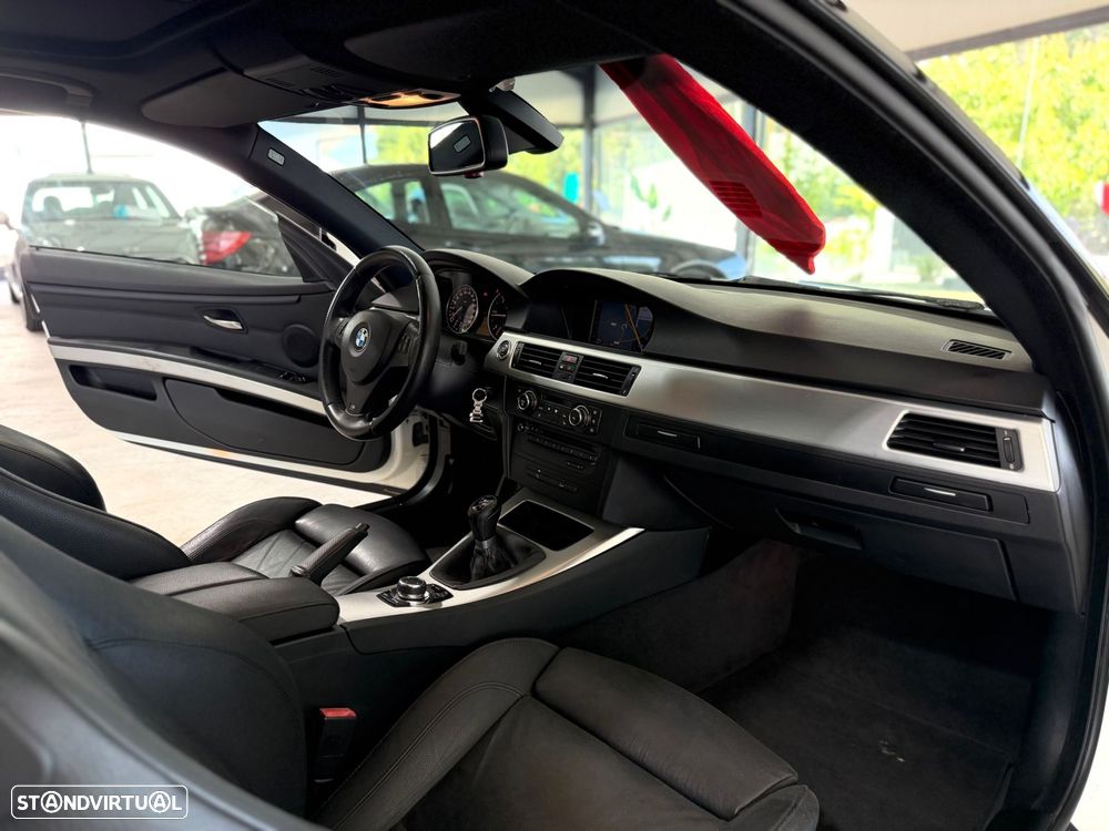 BMW 320 d Coupe Edição M — fotografia 11