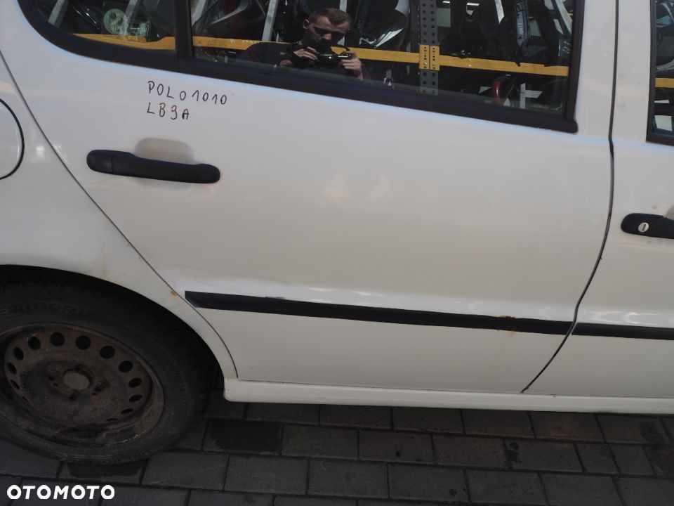 Drzwi Prawe Tylne Tył VW Polo Kolor: LB9A - 2
