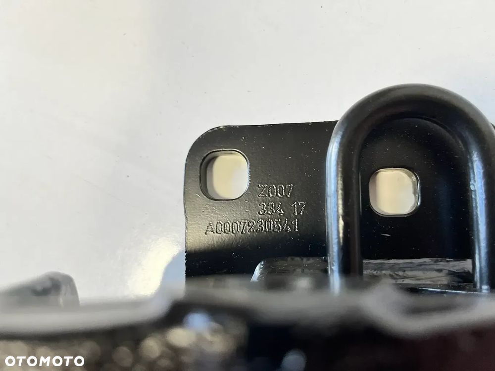 Zawias drzwi dolny prawy Mercedes Axor Actros  A0007230541 - 2