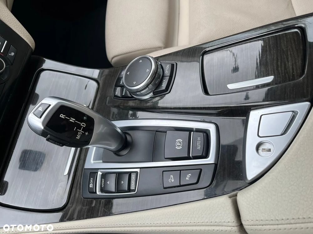 BMW Seria 5 520d xDrive Luxury Line - 9