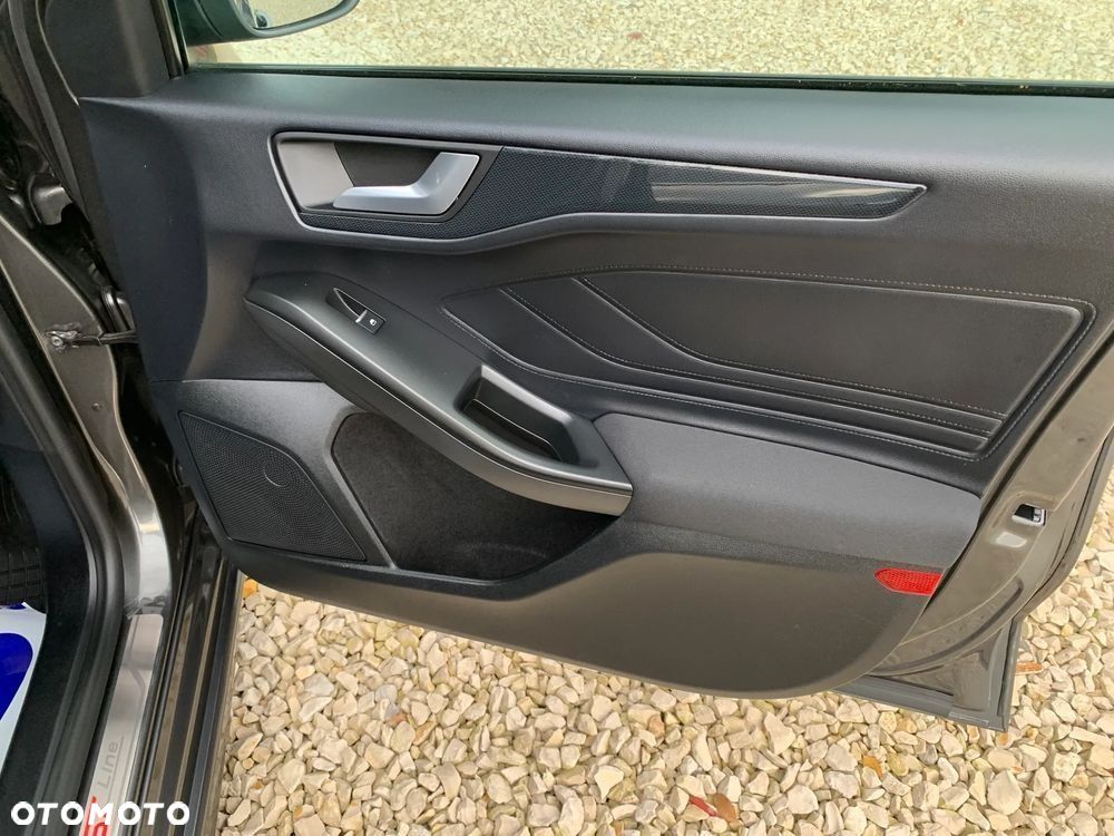 Ford Focus 1.5 EcoBlue Start-Stopp-System ST-LINE DESIGN - 35