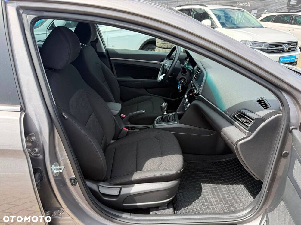 Hyundai Elantra 1.6 Comfort - 15
