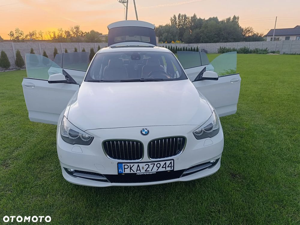 BMW Seria 5 550i - 10