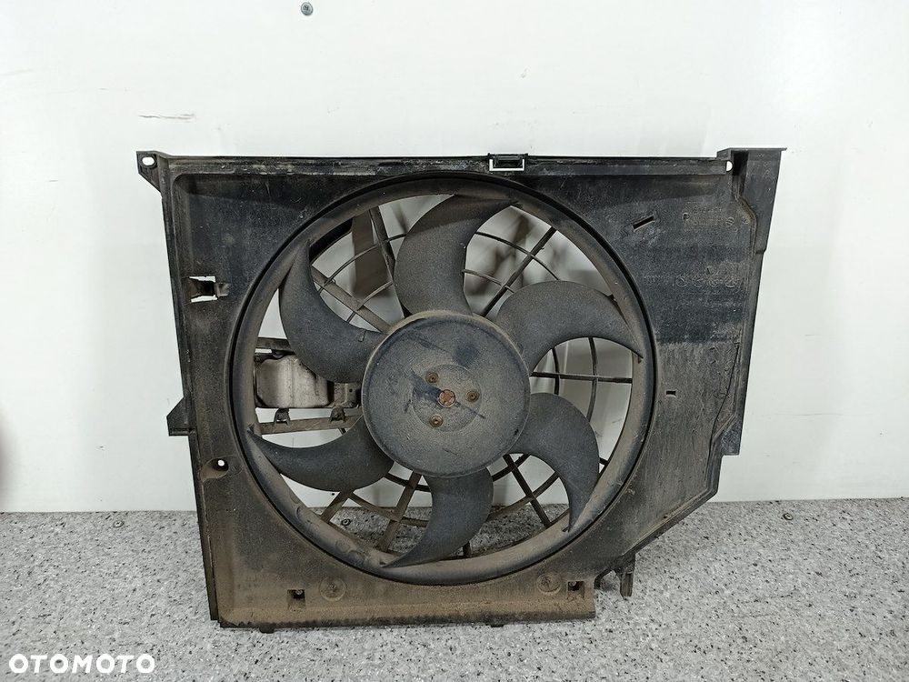 WENTYLATOR CHŁODNICY BMW 3 E46 FL 7525508 6922670 1137328080  BOSCH 1.8 - 6