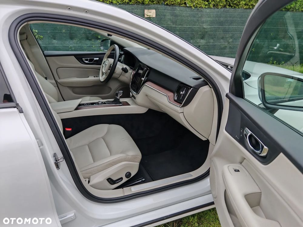 Volvo S60 T5 AWD R-Design - 20