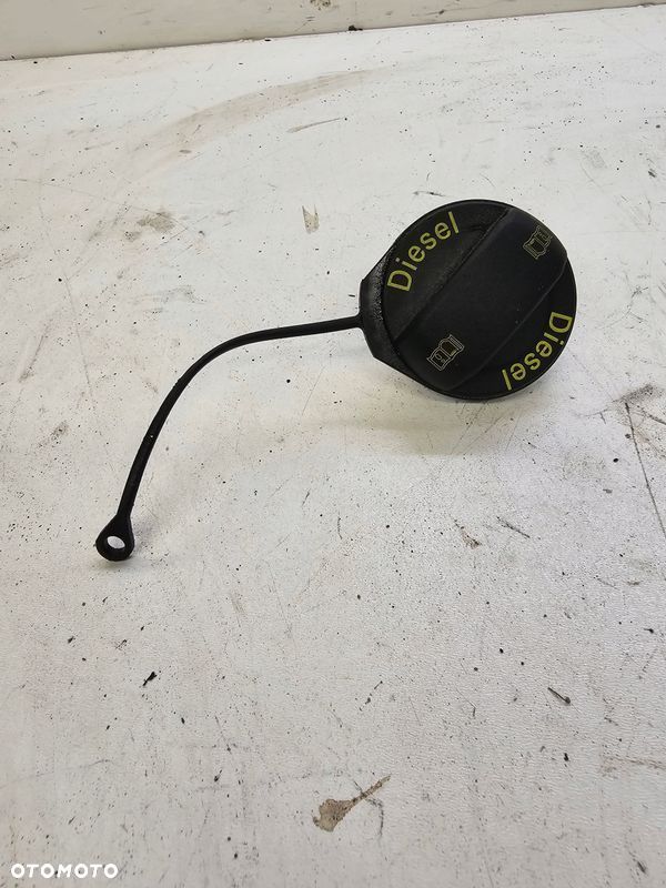 KOREK WLEWU PALIWA AUDI Q3 FE VW SEAT 3AA201553 - 2